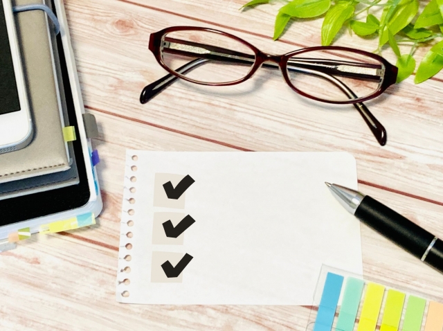 チェックリストと眼鏡