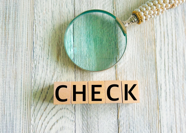 CHECKの文字列と虫眼鏡