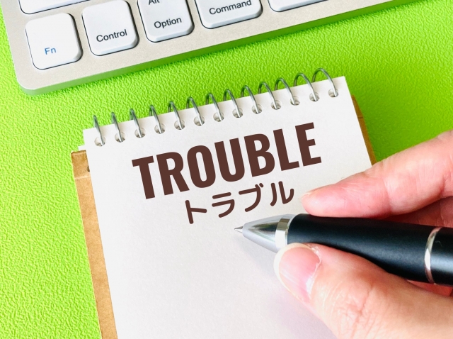 トラブルの文字列が書かれたノート