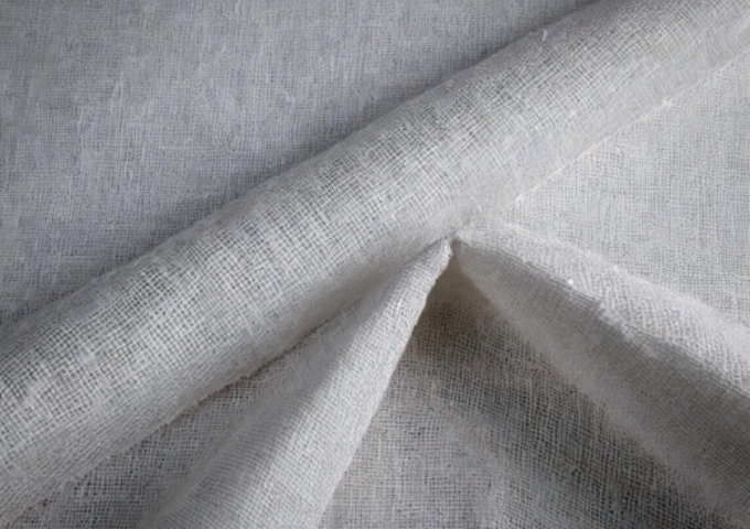 広げられた不織布