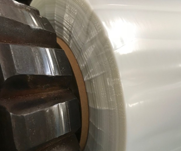 フィルム端部の波打ち